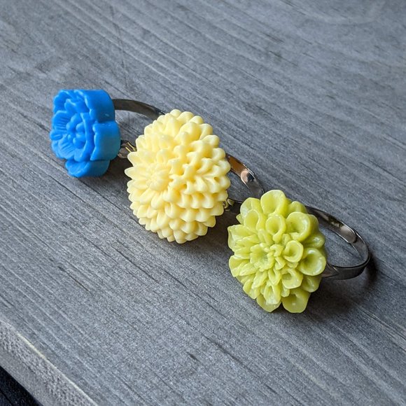 Floral Resin Rings Set of 3 - Blue Cherry Blossom, Yellow Mum, Green Dahlia - Picture 11 of 13